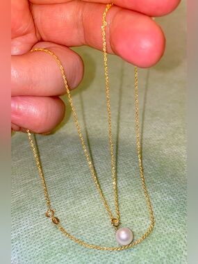 18 K Gold Pearl Pendant Necklace - Classic Women’s Jewelry. Unisex necklace